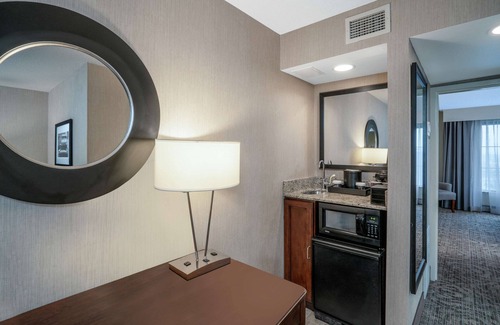 Music Row Hotel | Embassy Suites by Hilton Nashville at Vanderbilt