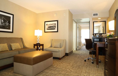 Music Row Hotel | Embassy Suites by Hilton Nashville at Vanderbilt