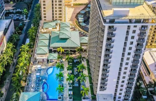 Waikiki Resort | Embassy Suites by Hilton Waikiki Beach Walk