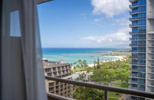 Waikiki Resort | Embassy Suites by Hilton Waikiki Beach Walk