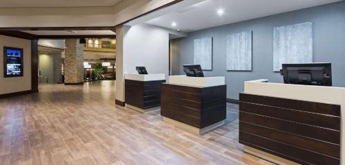 Centennial Hotel | Embassy Suites Denver Tech Center