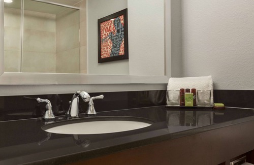 Highlands - Perkins Hotel | Embassy Suites Hotel Baton Rouge