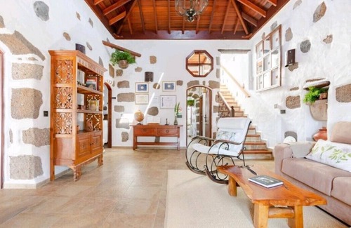 Tajaste Cottage | Emblematic House Garaday, near Timanfaya, volcanoes natural park, beach