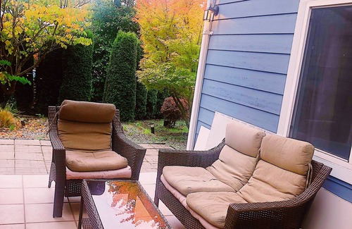 Atlantic House | Emerald City Retreat: Cozy 2BR Home with Backyard & Patio