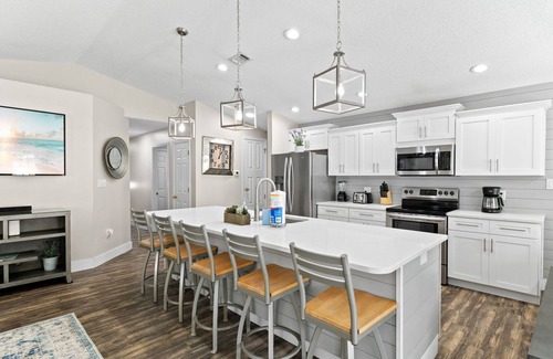 Seaspray House | Emerald Cove: Private Pool | Courtesy Golf Cart | 4 minutes to Beach