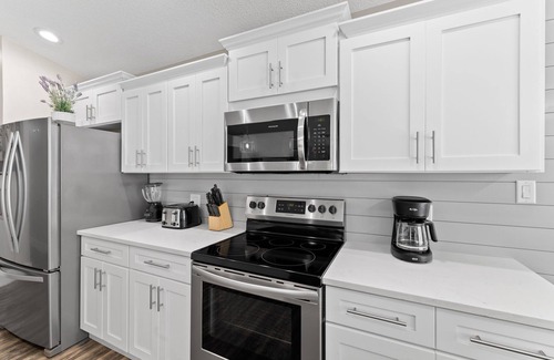Seaspray House | Emerald Cove: Private Pool | Courtesy Golf Cart | 4 minutes to Beach