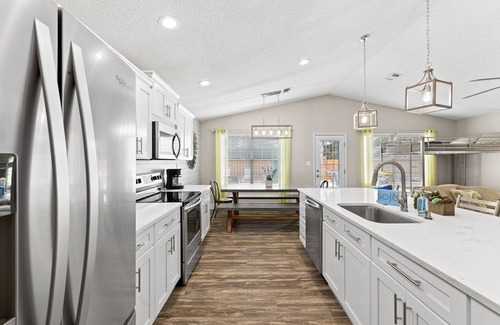 Seaspray House | Emerald Cove: Private Pool | Courtesy Golf Cart | 4 minutes to Beach