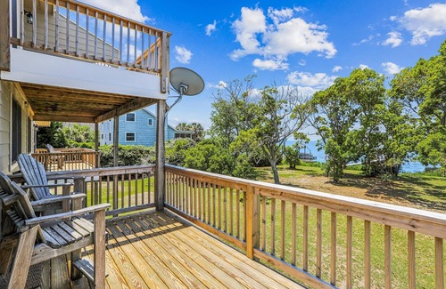 Caffeys Quarters Apartment | Emerald Duck - Awesome Sunset and Water Views Soundfront Duplex