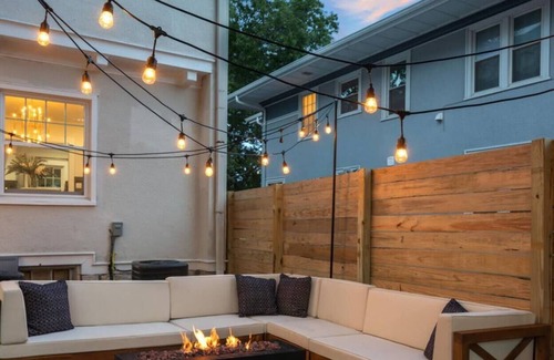 Hanover Place House | Emerald Escape Jacuzzi, Fire Pit - Hyde Park