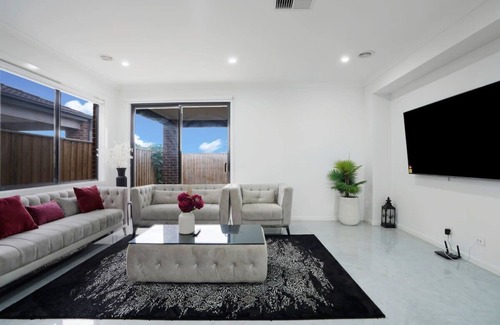 Tarneit House | Emerald Estate - Modern Luxury Tarneit Family Home