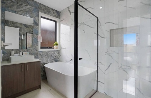 Tarneit House | Emerald Estate - Modern Luxury Tarneit Family Home