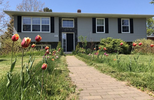 Charlottetown House | Emerald Gem is a beautiful Guest House near everything: Water, Park & Downtown