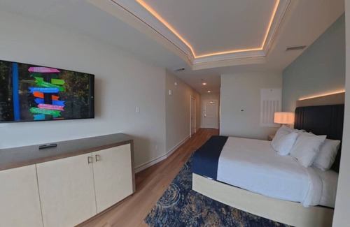 Destin Hotel | Emerald Grande Newest Addition- Harbor Suites
