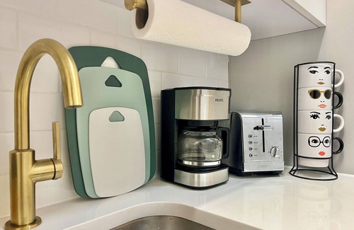 Ukrainian Village Apartment | Emerald Haus - East Village Gem - Sleeps 3