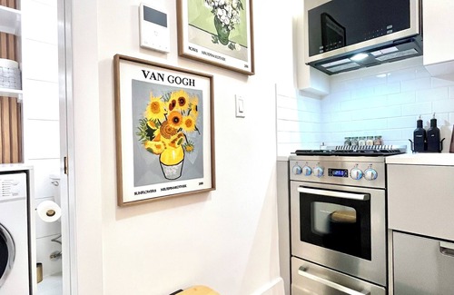 Ukrainian Village Apartment | Emerald Haus - East Village Gem - Sleeps 3