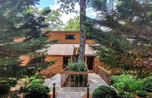 Sapphire Villa | Emerald Inn with Mountain Views in Sapphire Valley Resort, Mountain View Townhouse in heart of Resor