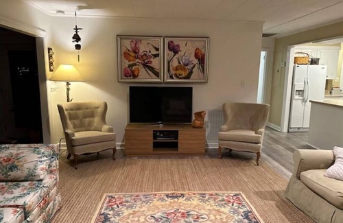 Newport House | Emerald Isle, Atlantic Beach, Beaufort. Cottage is waterfront on ICW.