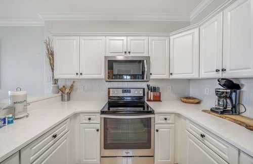 West Panama City Beach Condo | Emerald Isle 2010 "Coastal Hippy Chic" w/Pool, FREE Tix & Beach Service for 4