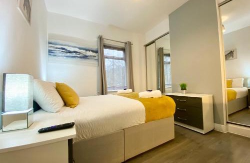 Stoke-on-Trent House | Emerald Living - Hanley, Stoke-on-Trent, sleeps 5, with free parking!