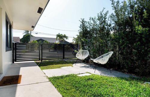 Garden Isles House | Emerald Oasis - Stylish 2BD Near Beach & Hwy I-95