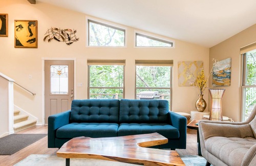 South Manchaca House | Emerald Oasis