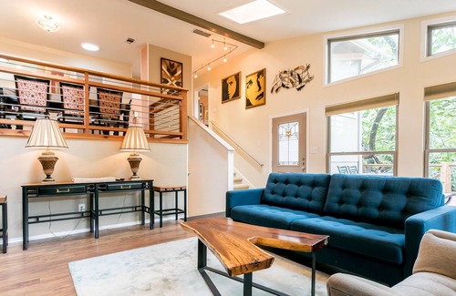 South Manchaca House | Emerald Oasis