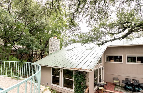 South Manchaca House | Emerald Oasis