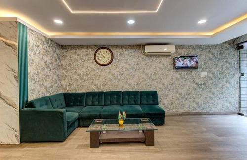 5th Block Hotel | Emerald Suites By Classio