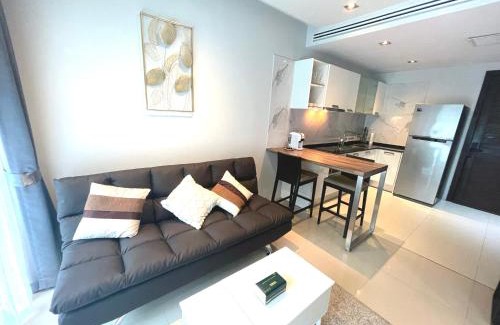 Patong Apartment | EMERALD TERRACE CONDO 52-FAMILY 1 Bedroom POOL VIEW