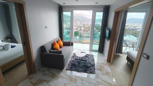 Patong Apartment | Emerald Terrace Resort 2 bedrooms Panoramic Ocean View Top Floor