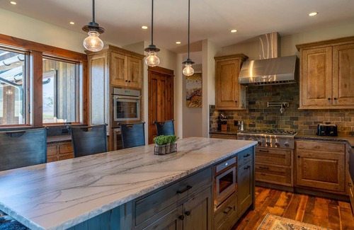 Pray House | Emigrant Peak Lodge ·Privacy, Firepit, near Chico and Yellowstone Park