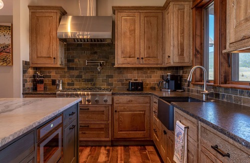 Pray House | Emigrant Peak Lodge ·Privacy, Firepit, near Chico and Yellowstone Park