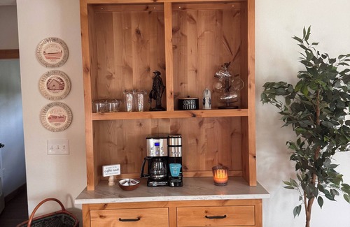 Saint Jo House | Emma Sue-walking distance to Red River Station