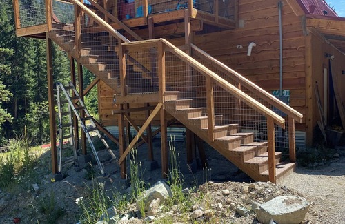 Kila Cottage | Emmons Creek Landing. Spacious peaceful creek side cabin.