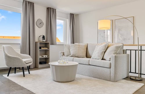 Denzlingen Apartment | EMPiRE: Duplex Apartment | Netflix | Parking | City