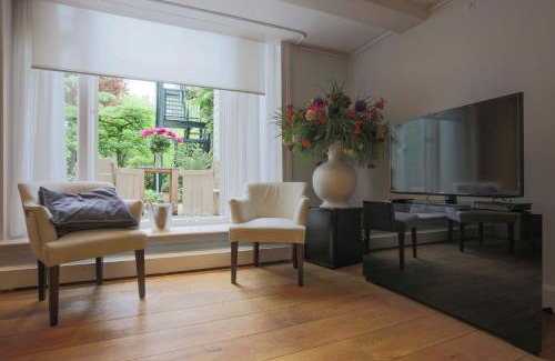 Grachtengordel-Zuid Bed & Breakfast | EMPIRIC Keizersgracht