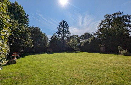 Emsworth Cottage | Emsdale House - a flat that sleeps 4 guests in 2 bedrooms
