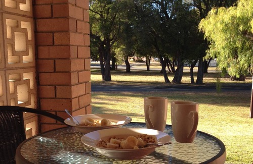 Emu Point House | Emu Point Beach Cottages: Cockleshell Cottage-pet friendly accommodation
