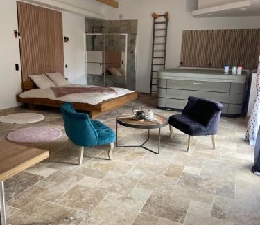 Paizay-le-Chapt Apartment | En amoureux