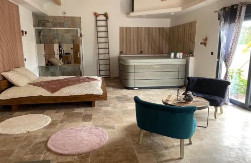 Paizay-le-Chapt Apartment | En amoureux