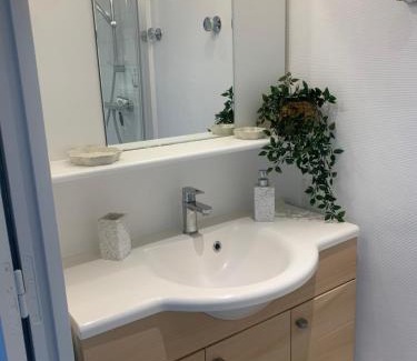 Saint-Benoit-des-Ondes Apartment | en baie du mont saint Miche Proche bord de mer