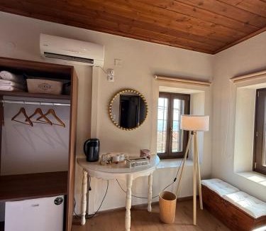 Ithomi House | En Kanalion well