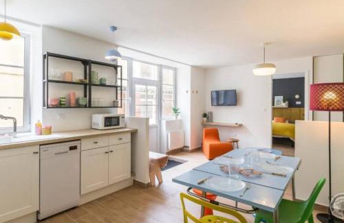 Arromanches-les-Bains Apartment | En plein cœur d'Arromanches - Coté Digue