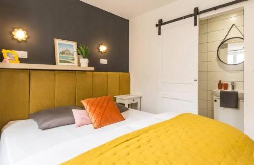 Arromanches-les-Bains Apartment | En plein cœur d'Arromanches - Coté Digue