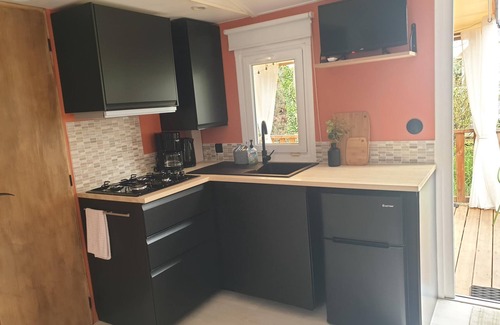 La Roque-d'Antheron House | en Plein Cœur des Alpilles, Mobil Home Dans Camping Familial