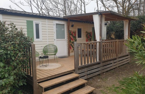 La Roque-d'Antheron House | en Plein Cœur des Alpilles, Mobil Home Dans Camping Familial