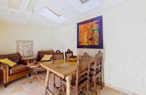 Cotignac Apartment | En plein cœur du village , Terrasse avec vue