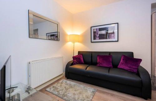 Landore Apartment | En-suite Apartment, Fully Equipped Kitchen