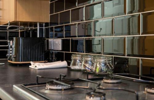 Landore Apartment | En-suite Apartment, Fully Equipped Kitchen