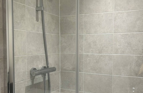 College Park and Old Oak Apartment | En-suite double room close to central london